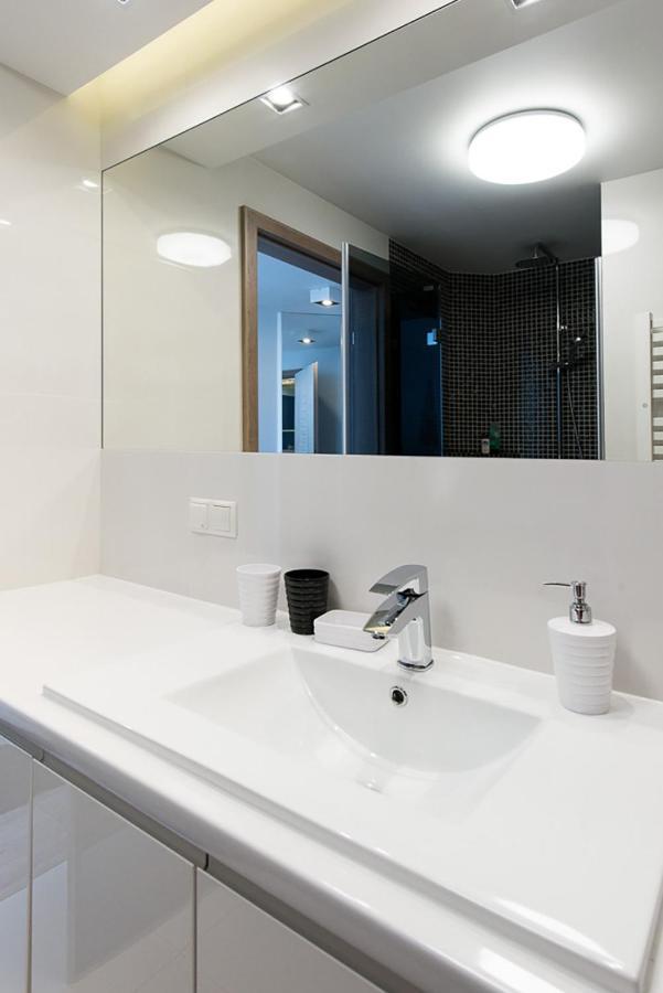 Cozy And Large 62 M2 Apartment With Air Conditioning, Old Town คราคูฟ ภายนอก รูปภาพ